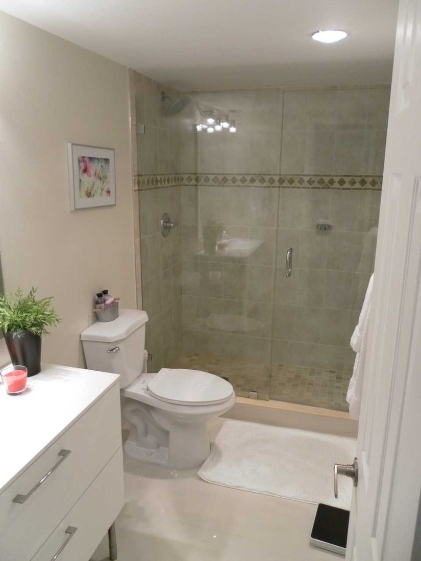 Bathroom renovation Miami – glass shower enclosure and tile work