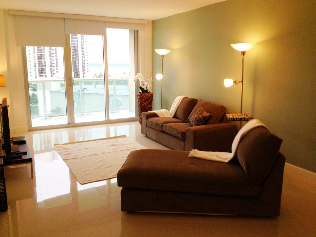 Home remodeling Miami – living room renovation with new flooring and paint